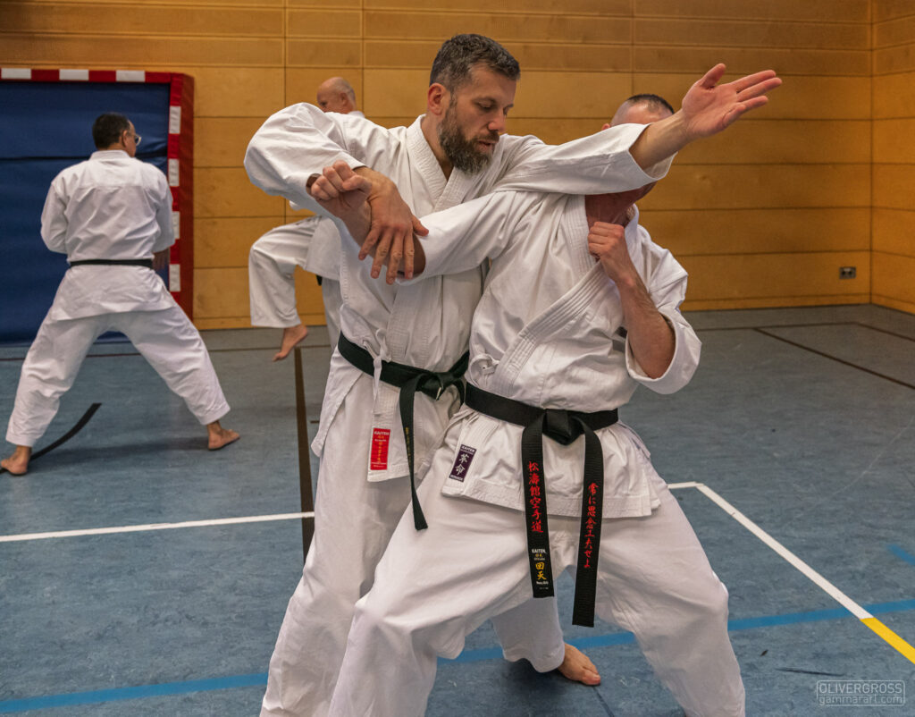 Bunkai Manji Uke im Karate Grundlagentraining Bous, Roman Adam, Gottfried Graebner