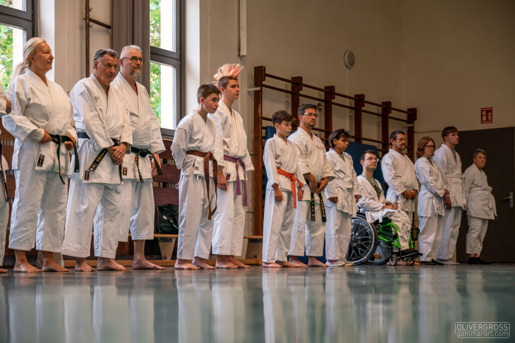 Reinhold Jost, Minister für Inneres, Bauen und Sport mit der gesamten Gruppe des Päd-Ka Inklusionstraining.