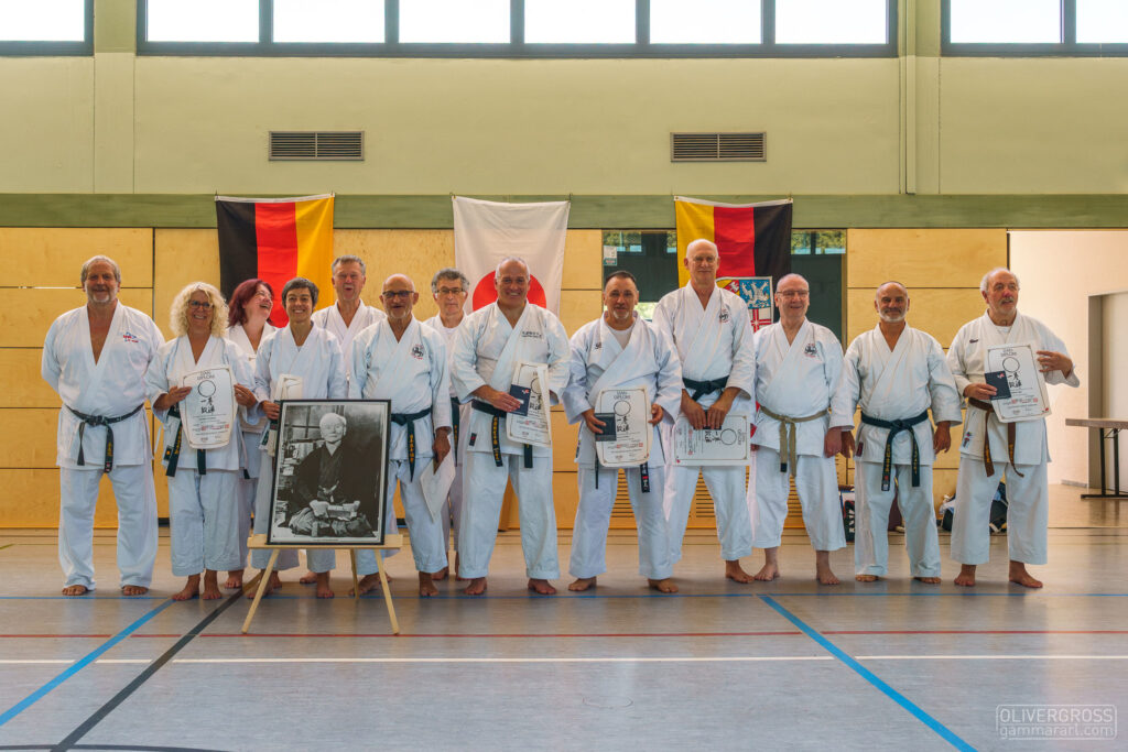 Intensivlehrgang Lebach 2025 mit Roman Adam, 8. Dan DKV (Deutscher Karate Verband), alle Prüflinge (Shotokan und SOK) haben ihre Prüfung bestanden.